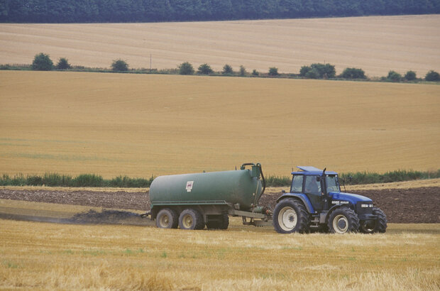 Slurry spreading in fields, Shaftesbury