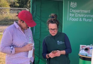 Becky Briggs, engagement team member, showing event attendee how to sign up to the Farming blog.